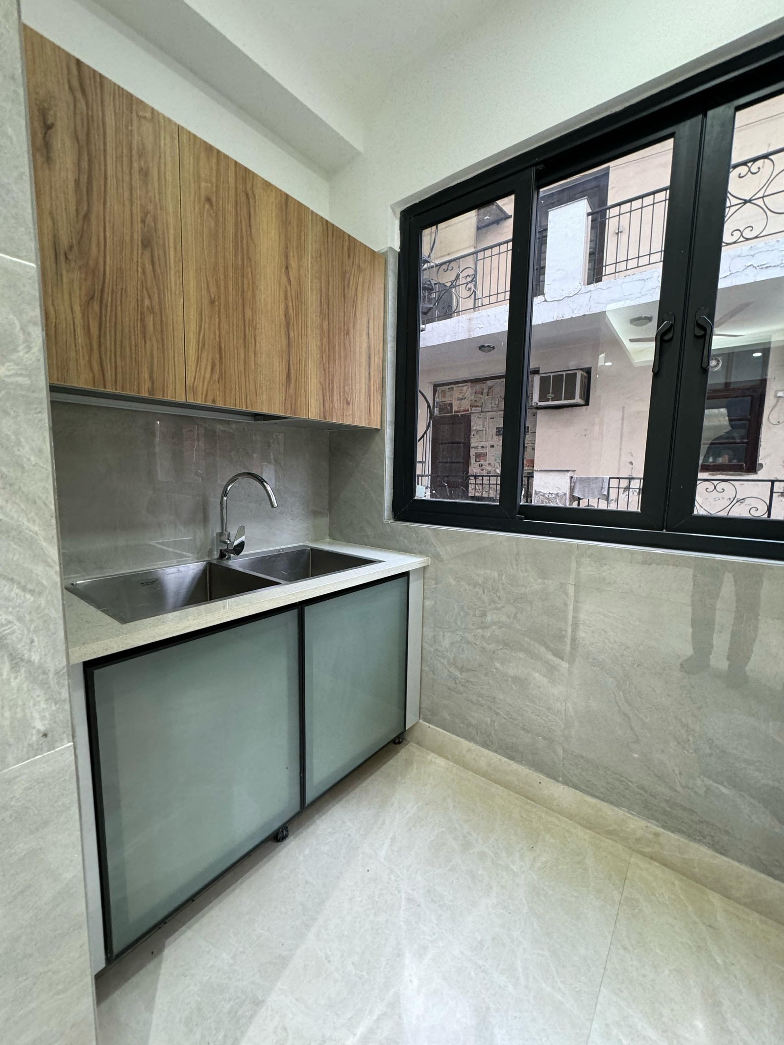 4BR, DLF Phase 1, G block available for rent